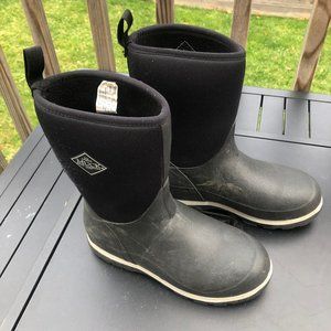 Muck Boot Kids Element Size 3 Black-Used